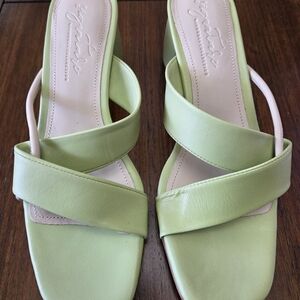  Signature Women's Genuine Leather Jossette Slip On Block Heel Sandals-size 8